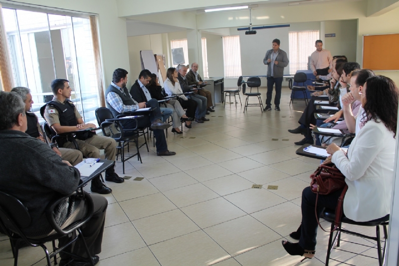 Imagem Reunião entre entidades e órgãos públicos para mobilização de enfrentamento permanente contra os ambulantes ilegais