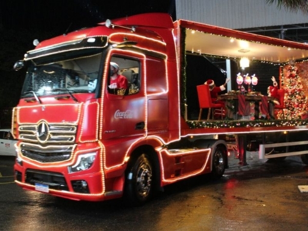 Caravana Iluminada de Natal da Coca Cola retorna s ruas de