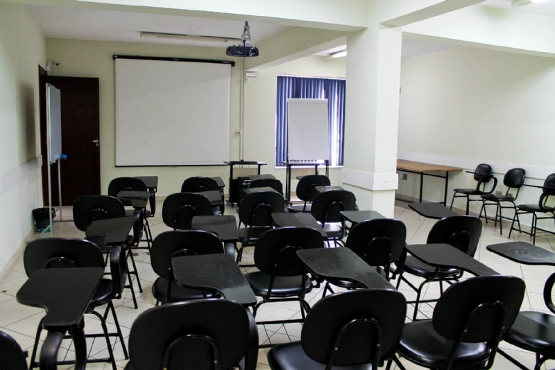 Sala de cursos e treinamentos (2º andar).