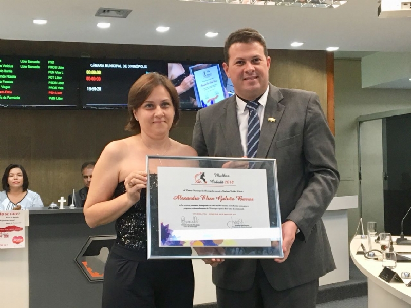 Imagem Alexandra Galvão recebe diploma Mulher Cidadã